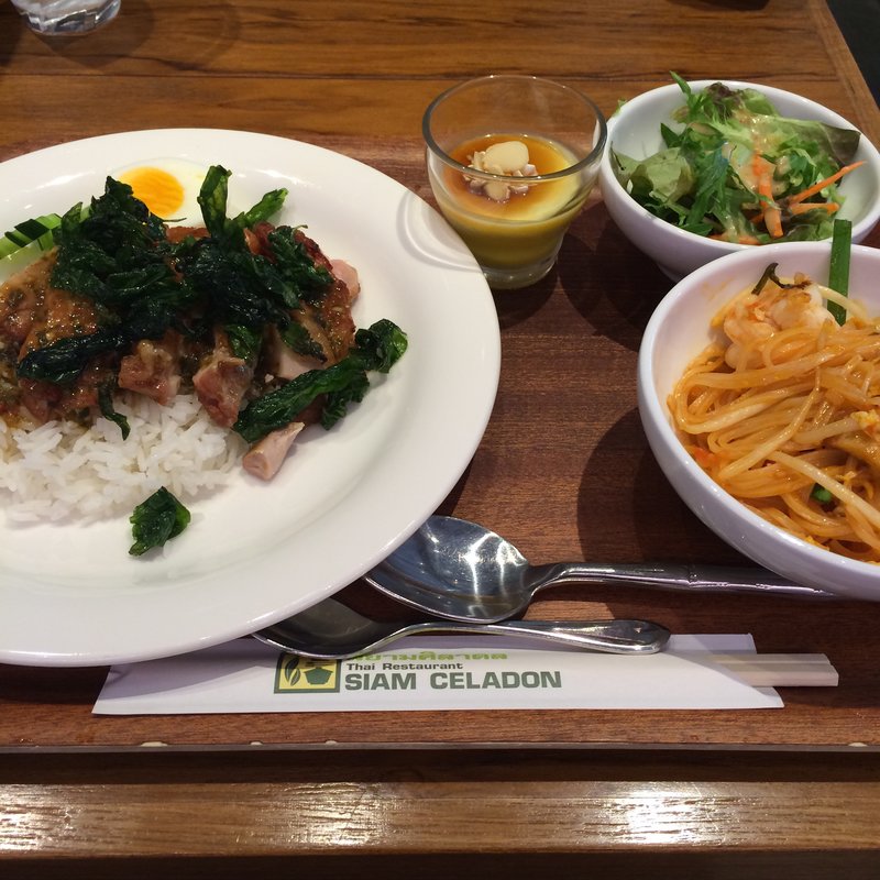 ガパオセット(サイアムセラドン　御茶ノ水)