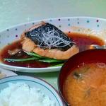クロダイの煮魚(まるいち食堂)