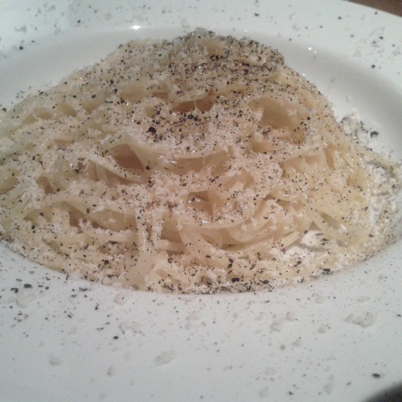 パルメジャーノとブラックペッパーのパスタ(マジョリ)