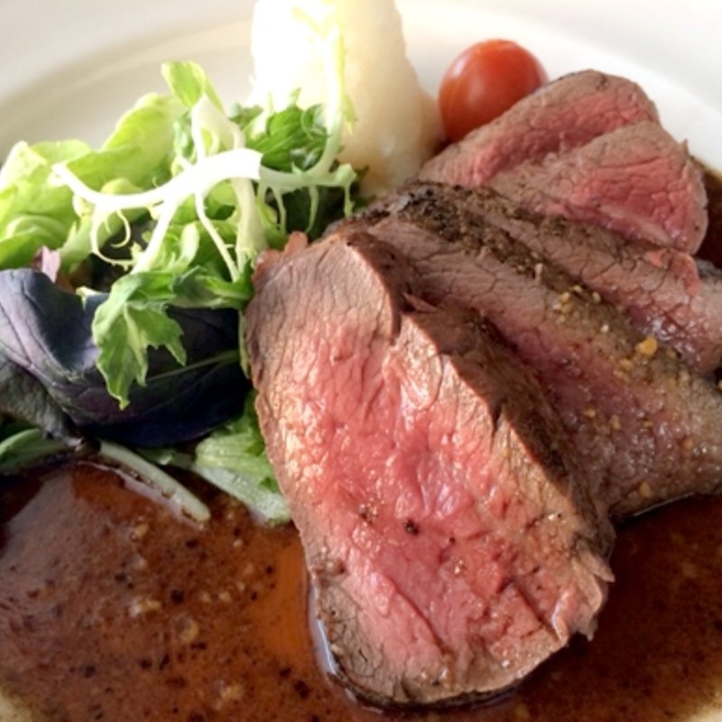 牛肉フィレステーキ ガーリック醤油ソース( ビストロ ボーズ)