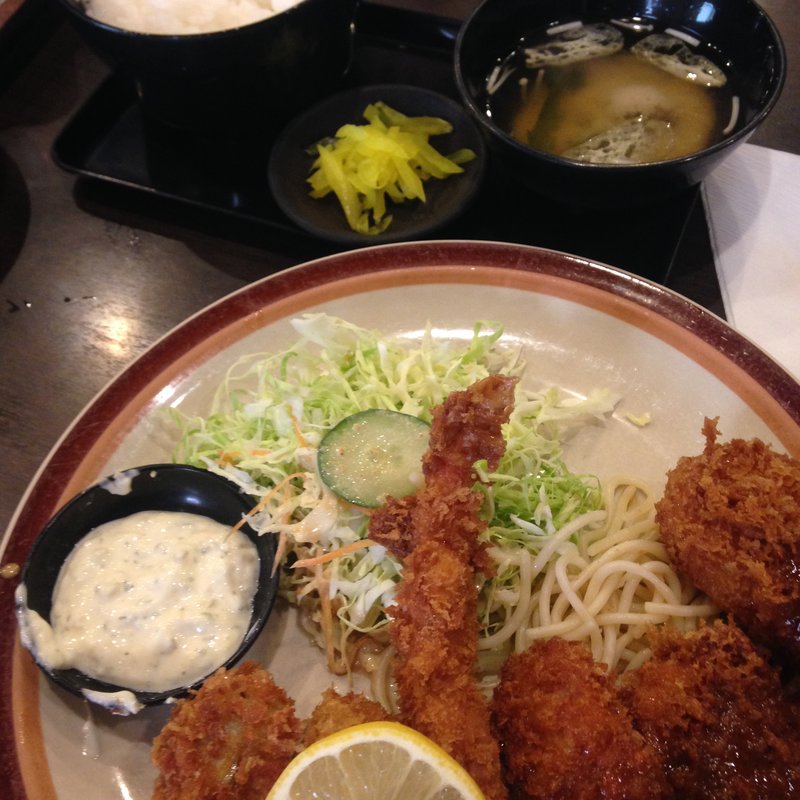 ミックスフライ定食(ひれとんかつの店 とん文 )