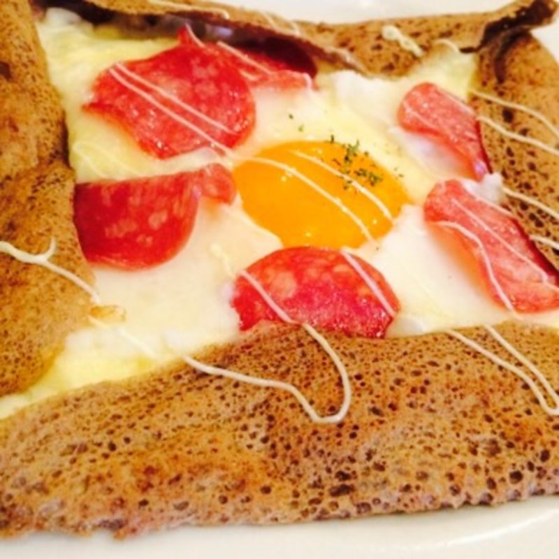 卵とハムのガレット(ビストロ ヴァンダンジュ)