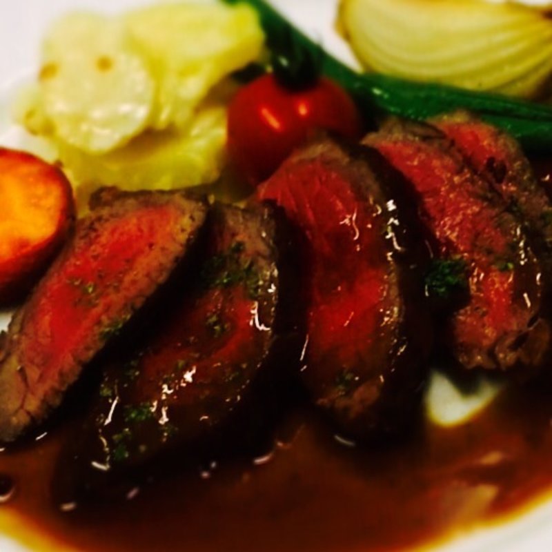 牛ヒレのメイン(ビストロ ヴァンダンジュ)