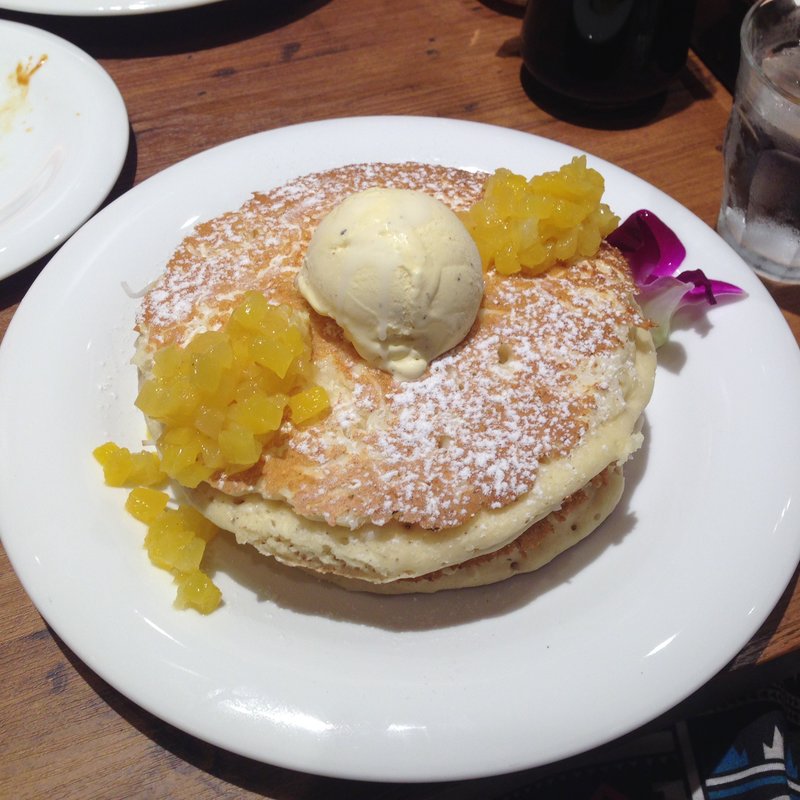 COCONUT PINEAPPLE(KOA PANCAKE HOUSE　（コアパンケーキハウス）)