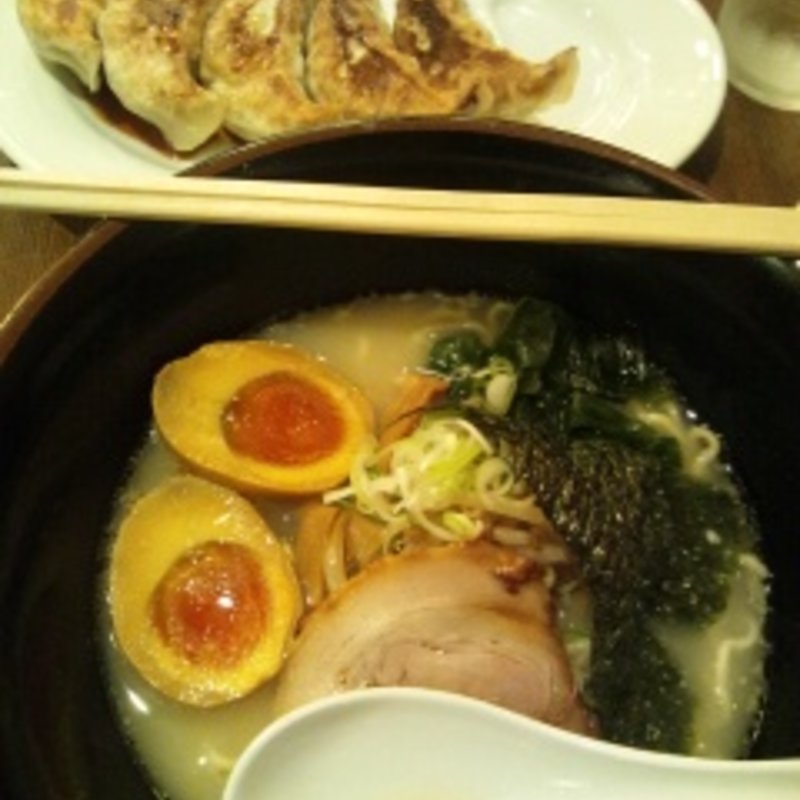 塩ラーメンと餃子(本格らぁめん 末廣 （末広 ほんかくらぁめんすえひろ）)