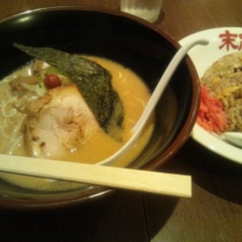 半ラーメン半チャーハン(本格らぁめん 末廣 （末広 ほんかくらぁめんすえひろ）)