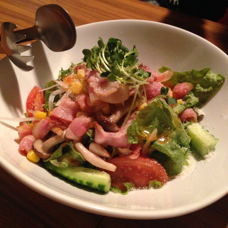 ベーコン・しめじ・コーンのホットサラダ( ゴールデンタイムス 六本木本店)