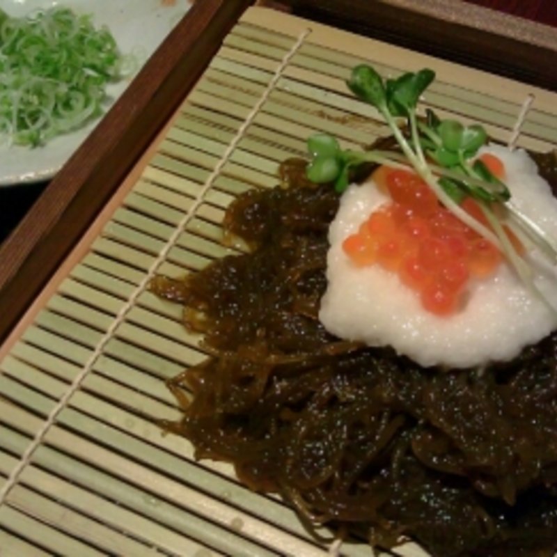 沖縄もずくざる　いくらトロロ乗せ( 沖縄食堂 ハブ家)