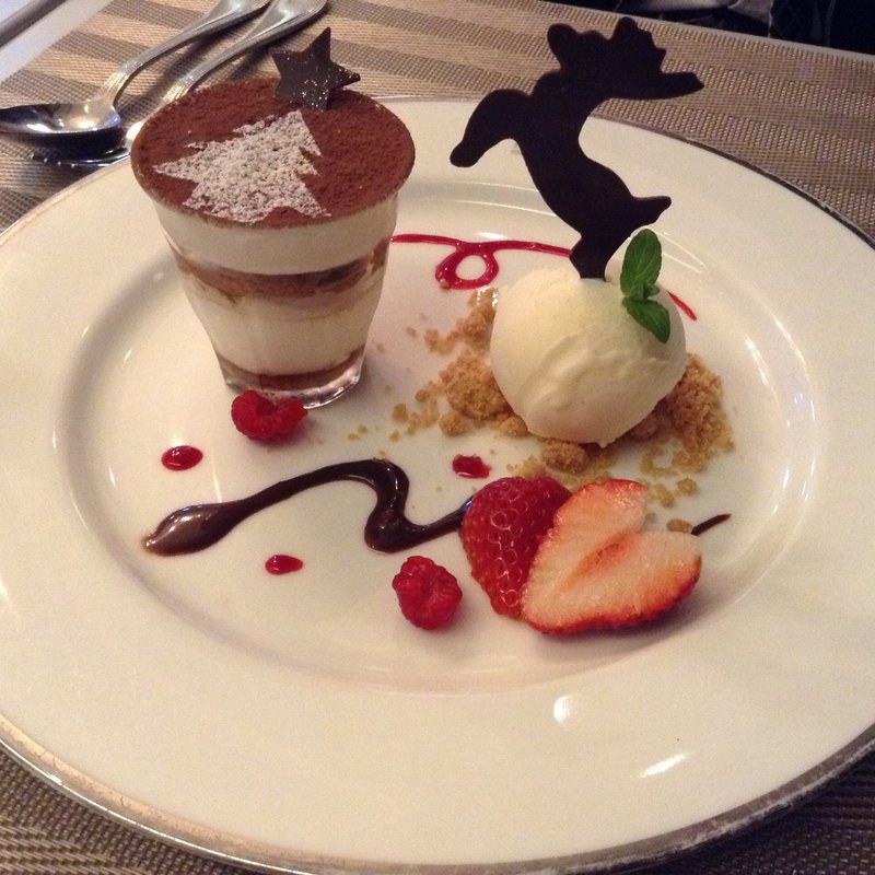 ティラミス チョコレートのトナカイを添えて(デルレイ・カフェ＆ショコラディエ)