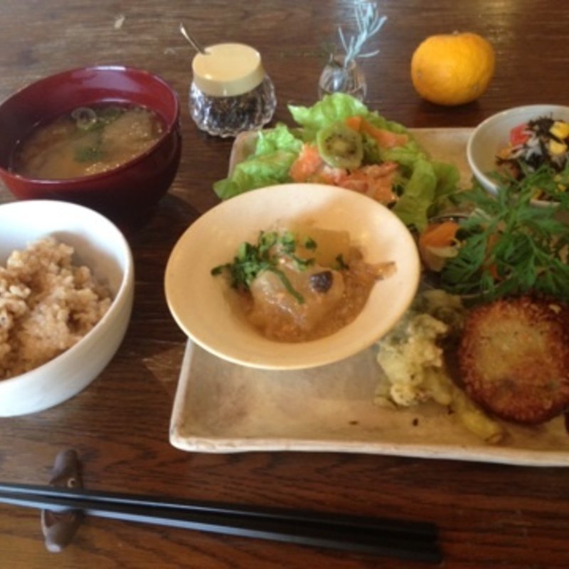 すみれプレート（週替わり）(玄米食堂すみれ)