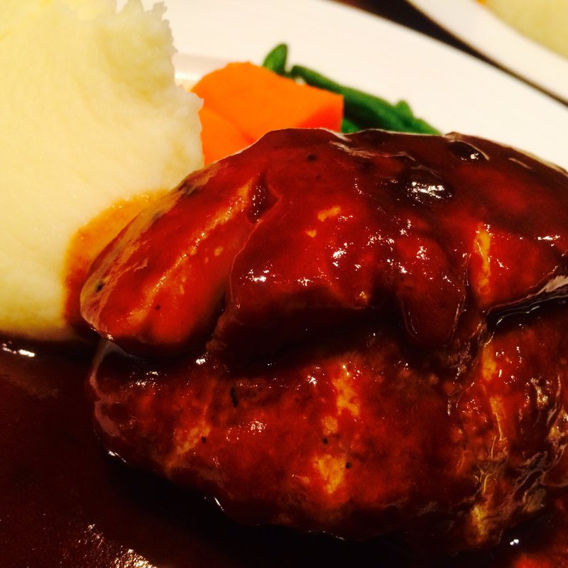 フォアグラとシャンピニオンデュクセルのせ ハンバーグステーキ(洋食屋 銀座グリルカーディナル)