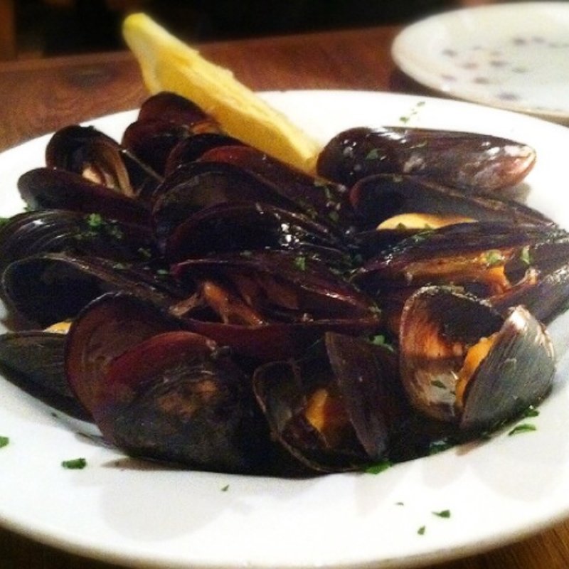 A dozen mussels(St. Anselm)