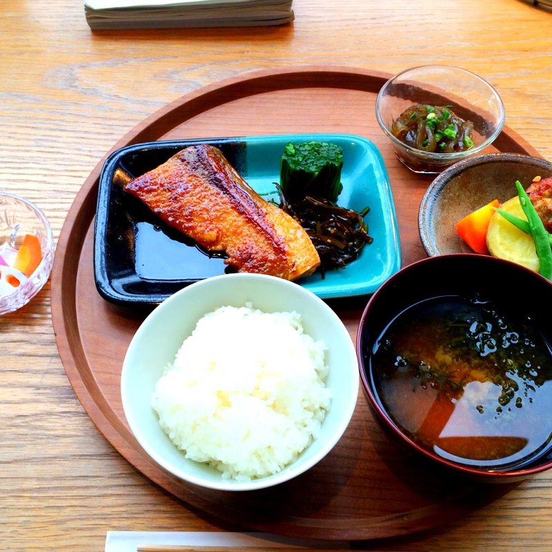 佐渡定食 ブリの照り焼き(ディヨンナナショクドウ （d47食堂）)