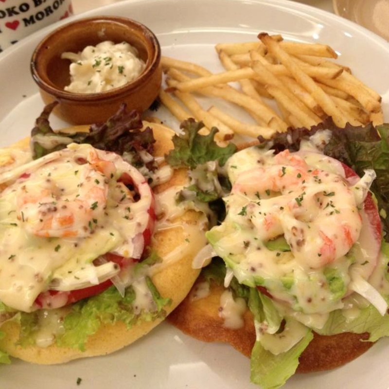 エビとアボカドのパンケーキプレート(モロコバー )