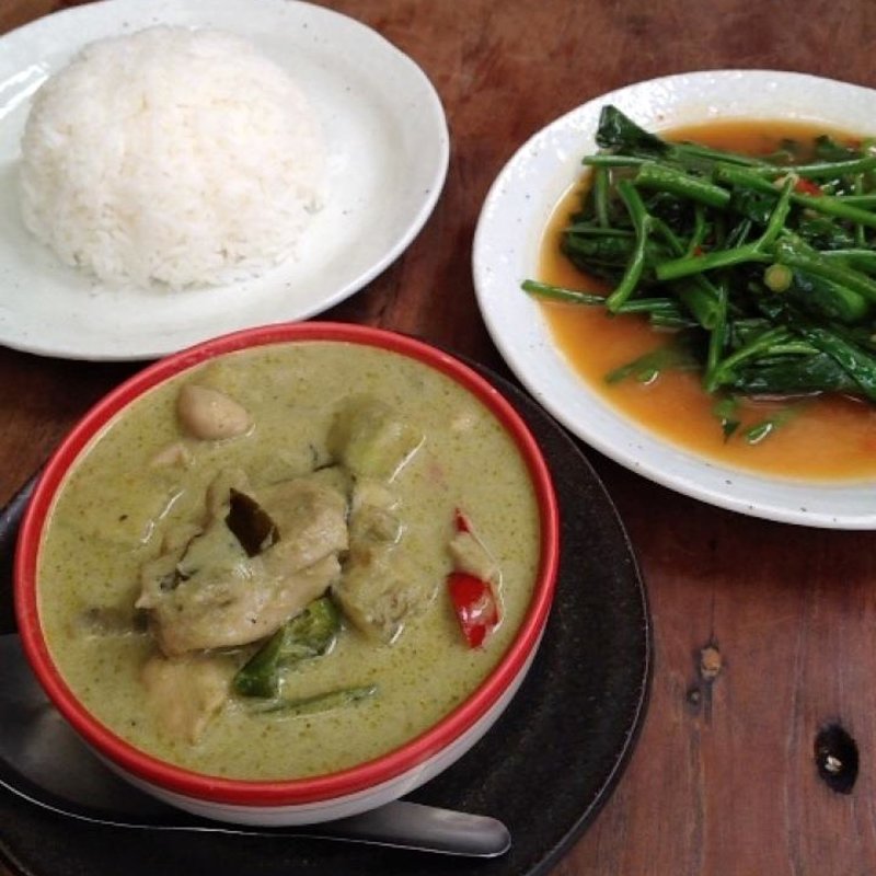 茄子と鳥のグリーンカレー(アムリタ食堂)