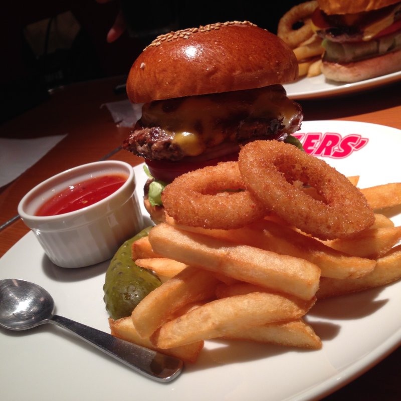 パインチーズバーガー(ブラザーズ 新富町店)