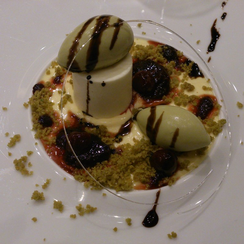 ピスターシュのグラスとショコラブラン(エメ・ヴィベール)