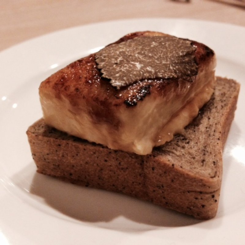 フォアグラのブリュレとエスプレッソブレッド(セルサルサーレ （sel sal sale）)