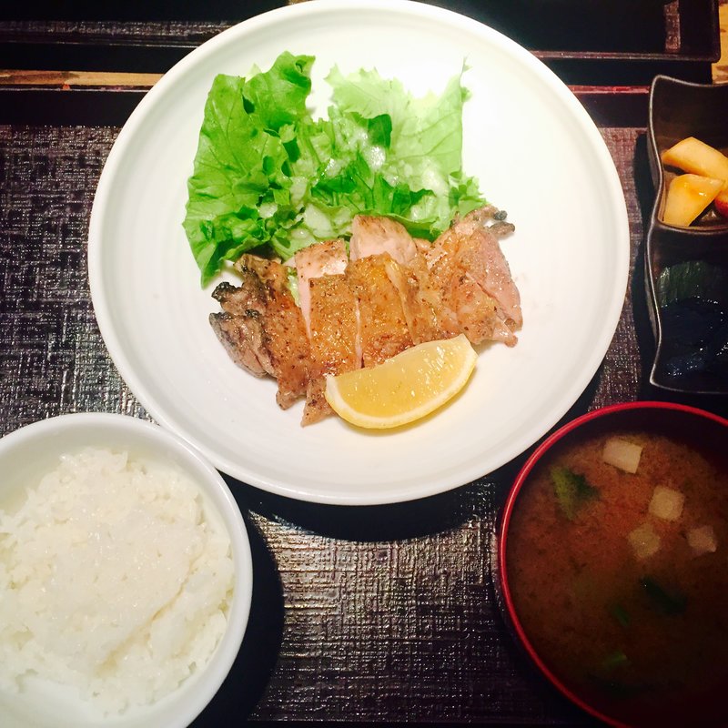 若鶏の炭火焼きランチ(春秋 渋谷文化村通)