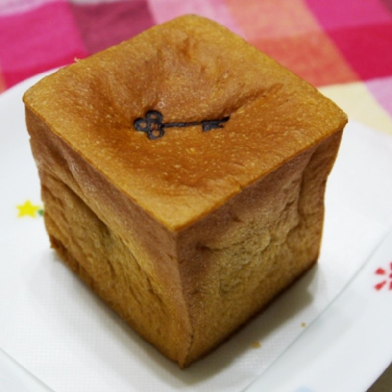 キューブあんぱん（粒）(豊島屋 鎌倉駅前 扉店)