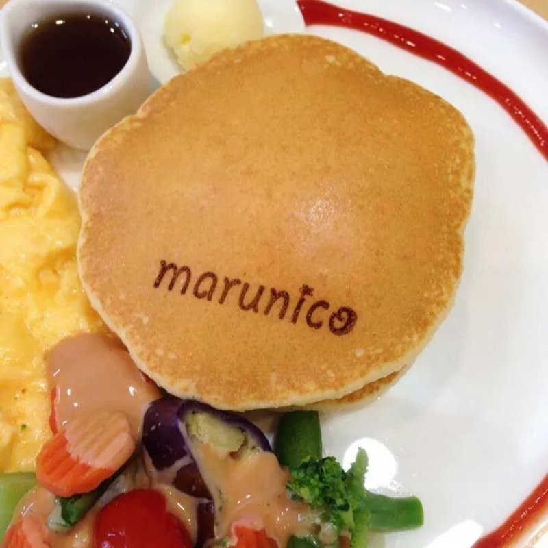 温野菜とパンケーキ(まるにこ)