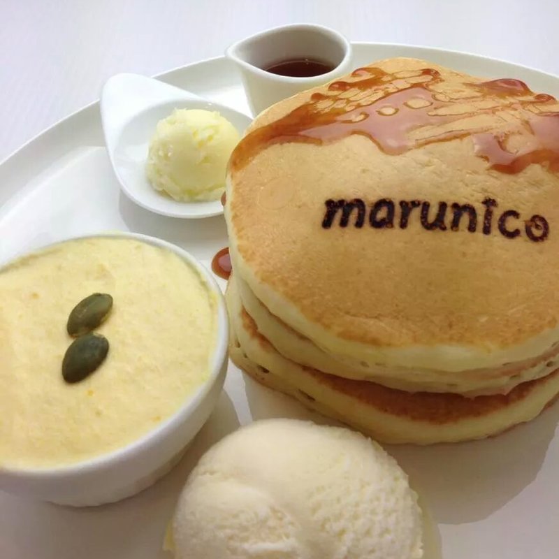 プリンとアイスとパンケーキ(まるにこ)