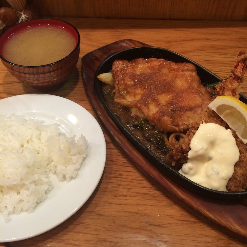 エビフライ、カニクリームコロッケとチキンソテー(アレックス)