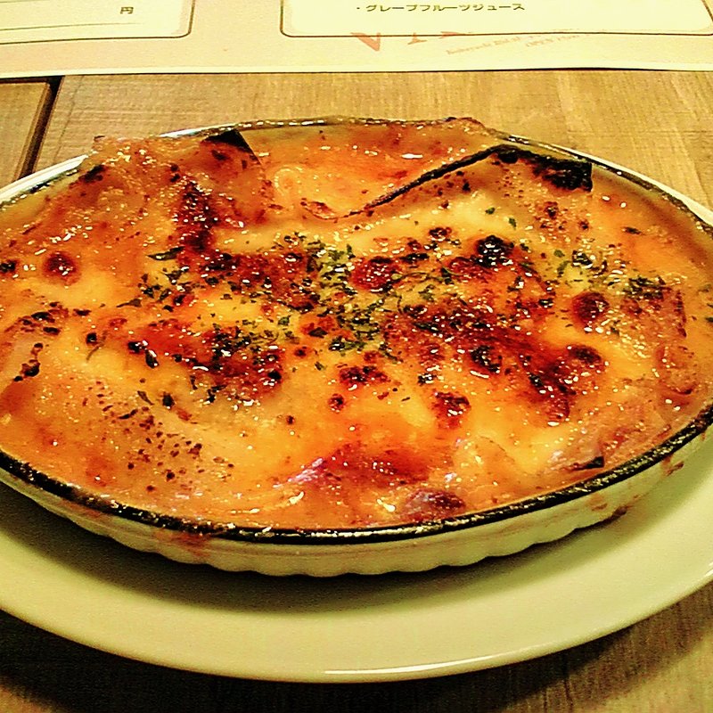 赤ワインでじっくり煮込んだ自家製ラザニア(大衆ビストロ バカ （VACA【旧店名】ヴァンピーロ）)