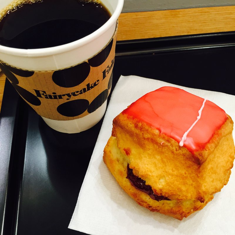 ストロベリールバーブジャムスコーン(フェアリーケーキ フェア ルミネ有楽町店 （【旧店名】 home Fairycake Fair）)