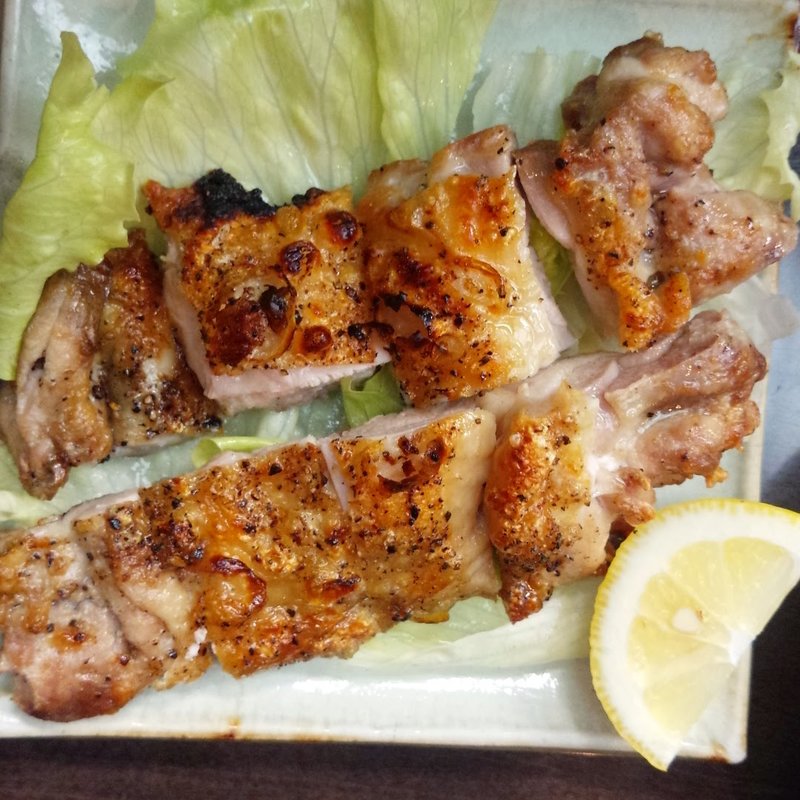 鳥もも一枚焼き（塩味）(居酒屋 山心)