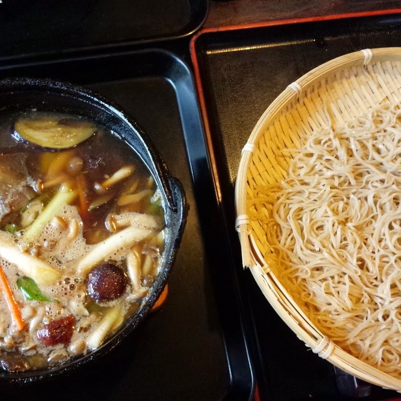 天然きのこ入り　おっ切り込みそば(十勝屋)