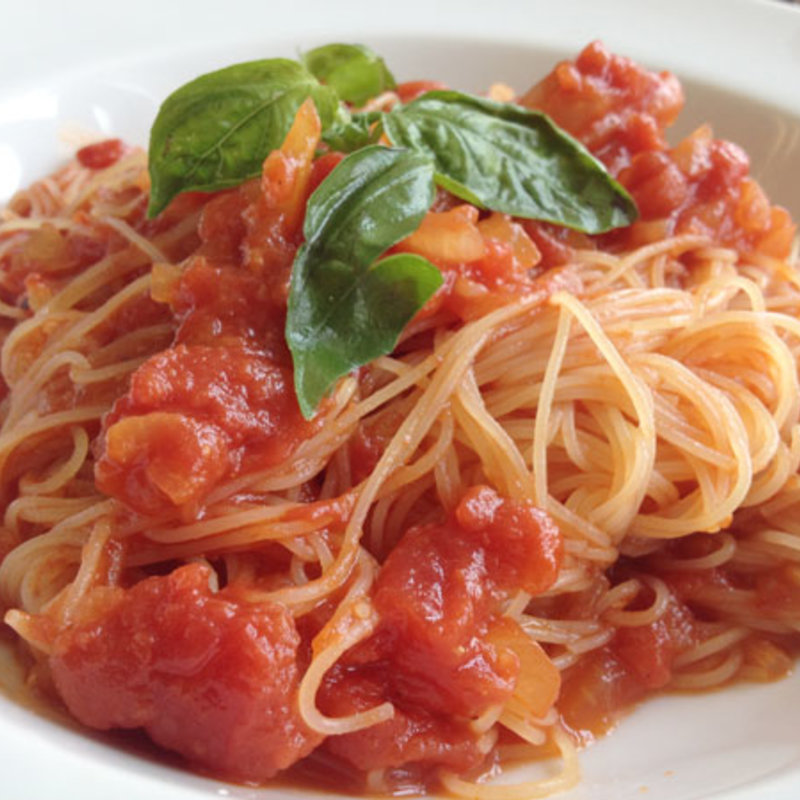 トマトパスタ　フレッシュバジル添え(プロペラカフェ)