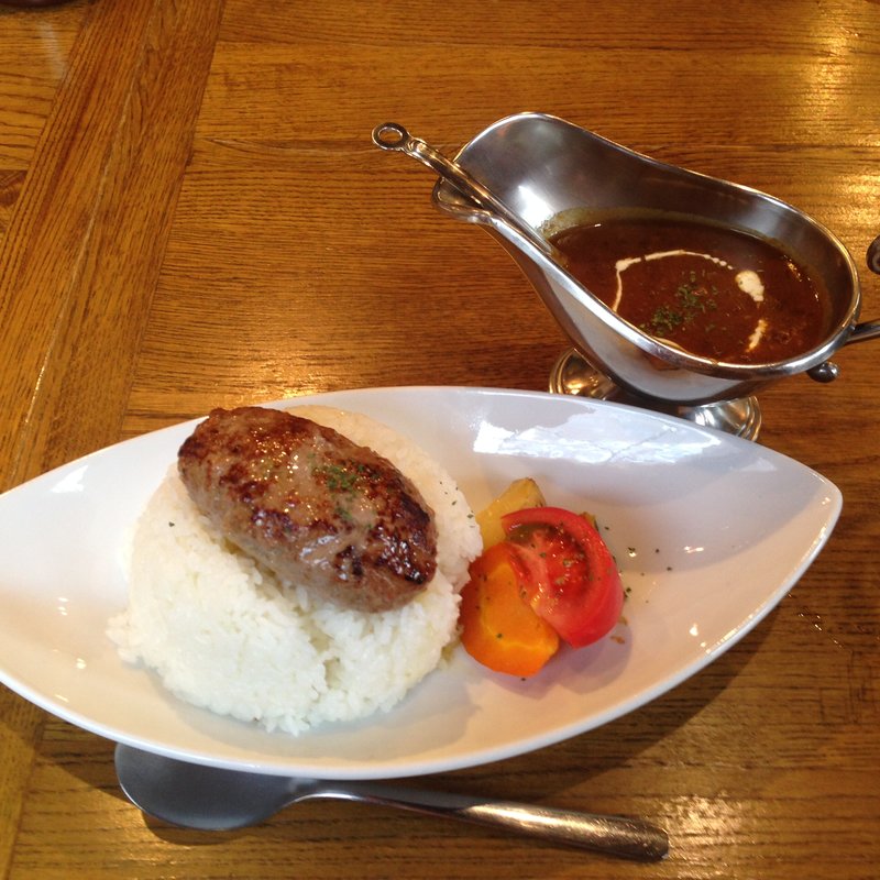 牛すじ煮込みカレーライス(ライバック   (Lie Back))