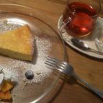 パンプキンケーキと紅茶のセット(ライトサイドカフェ)