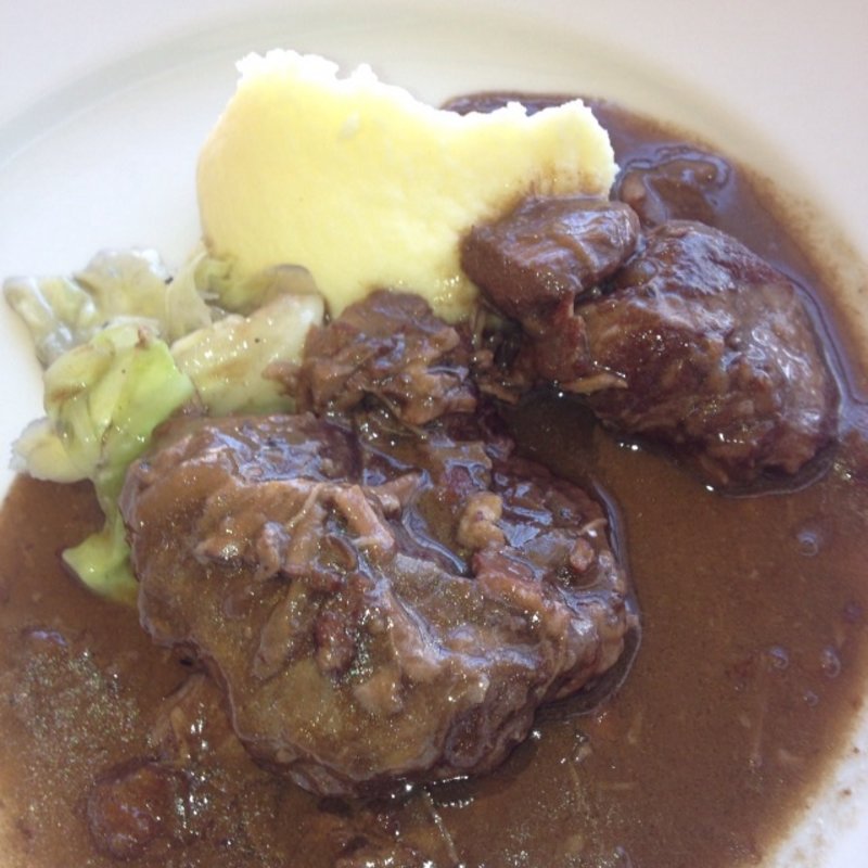 豚ホホ肉の赤ワイン煮込み(benci)