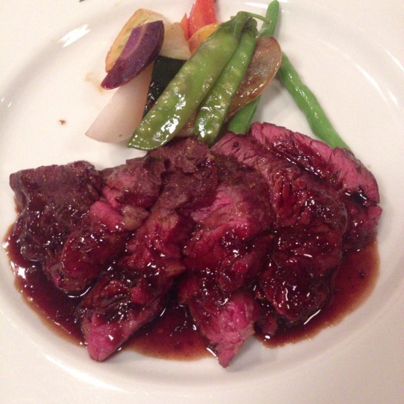 牛ハラミの炭火焼き エシャロットソース(ビストロ グルマン)