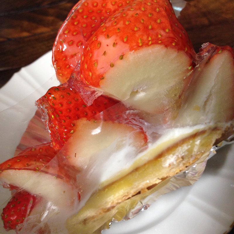 いちごタルト(近江屋洋菓子店 神田店 （オウミヤヨウガシテン）)