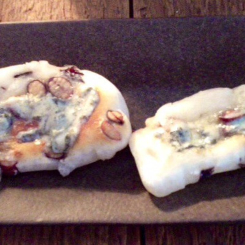 ゴルゴンゾーラの焼き餅(お茶とお菓子 横尾 （ヨコオ）)