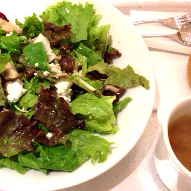 サラダとスープとパンのセット(Mr.FARMER Echika表参道)