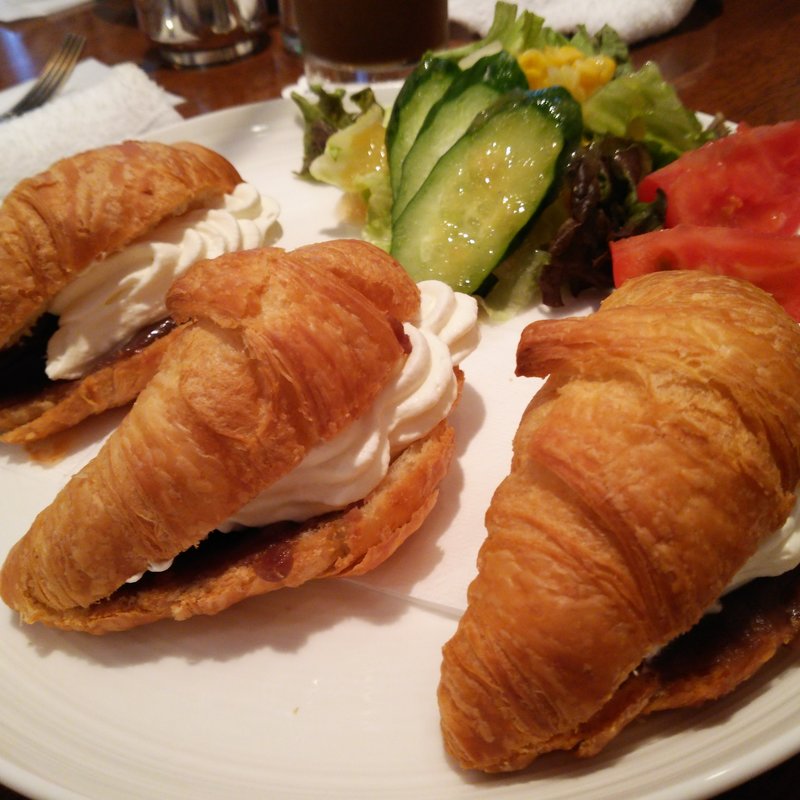 珈琲餡子と生クリームのクロワッサンサンド(サロン・ド・テなかやま水戸店)