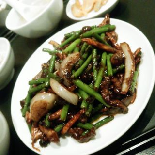牛とにんにくの芽炒め定食(中国小皿酒家 楽山 （チュウゴクコザラシュカラクザン）)