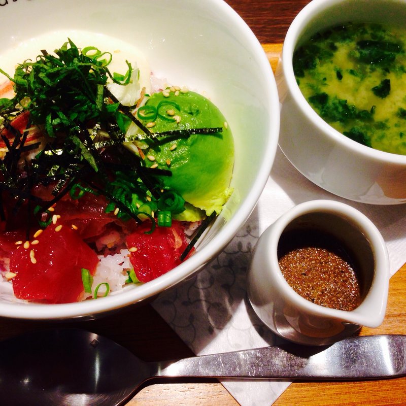 アボカドマグロ丼(nana's green tea 上野マルイ店)
