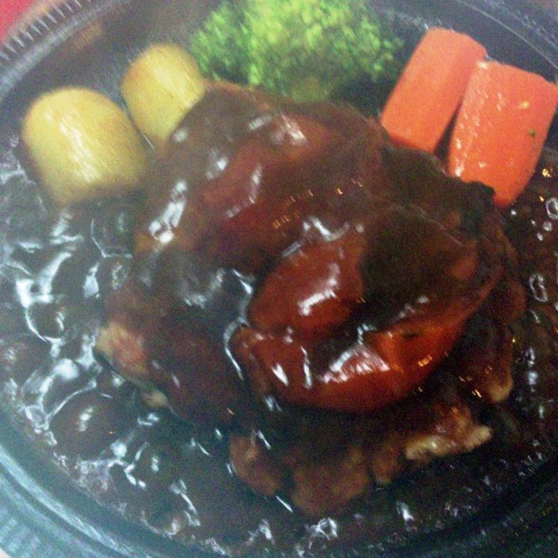 トマトソースのグリルチキン(グリル佐久良)