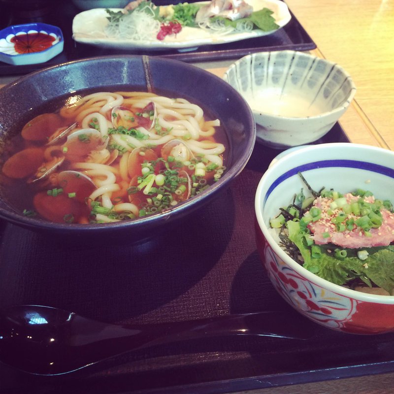 あさりうどんとミニまぐろのすき身丼セット(房総海鮮処 木更津庵 (海ほたる) 5F)