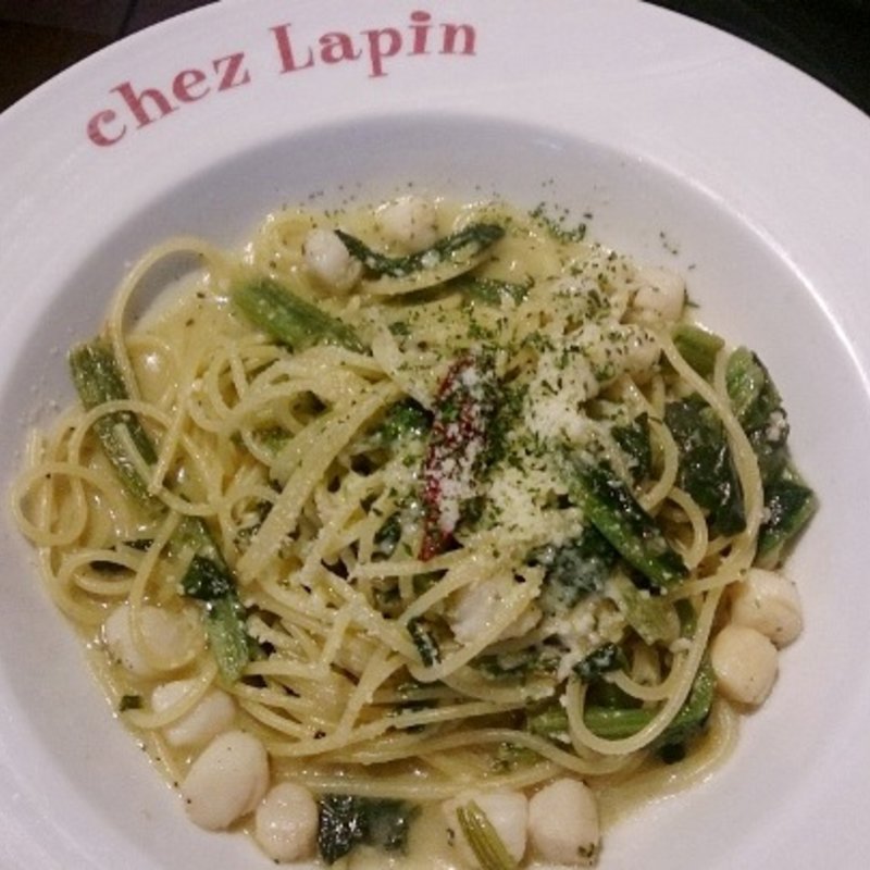 帆立小柱と青菜のガーリックソース(トラットリア シェ ラパン)