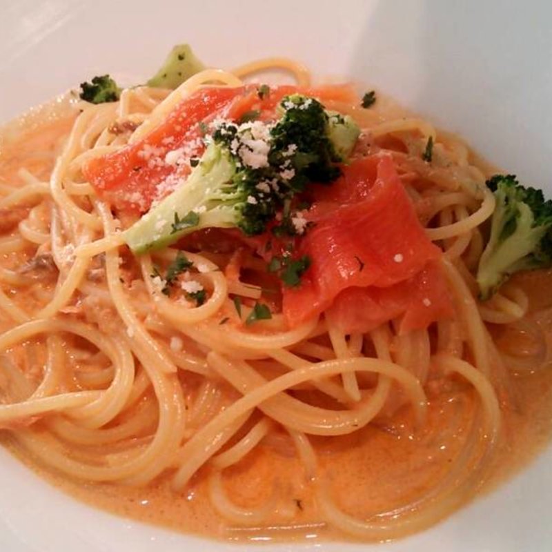 スモークサーモンと季節野菜のトマトクリームスパゲティ　ランチ(ドンナゴロージ （DONNAGOLOSI）)
