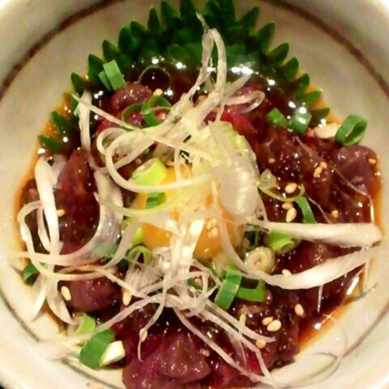 桜肉のユッケ(ホルモン番長もつ関ちゃん 登戸駅前)