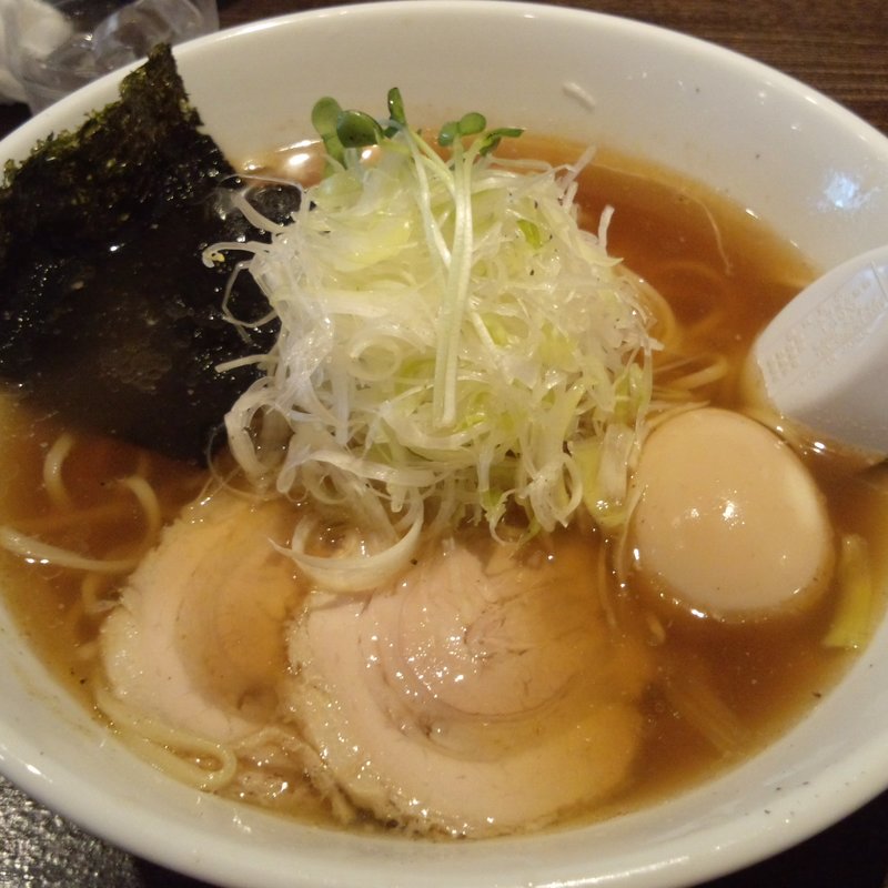 醤油らーめん ＋ 煮玉子 ＋ ネギ (らーめん わをん)