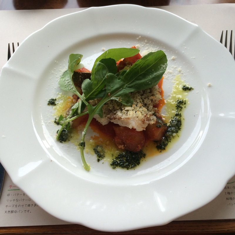 白身魚のポアレ　3種の貝と四万十海苔の香るブールブランソース(肉バル あべのダイナー )