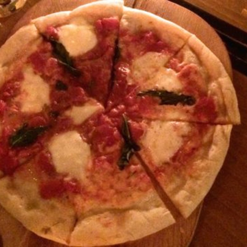 ピザ　マルゲリータ(tokyo salonard cafe : dub)